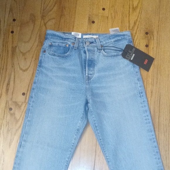 SOLD NWT LEVI'S WEDGIE JEANS 27/4 HIGH RISE - Picture 2 of 6